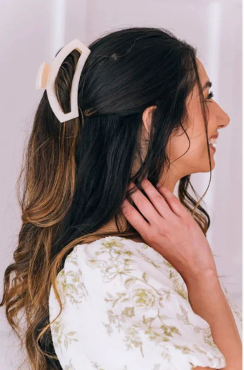 Open Almond Beige Hair Clip