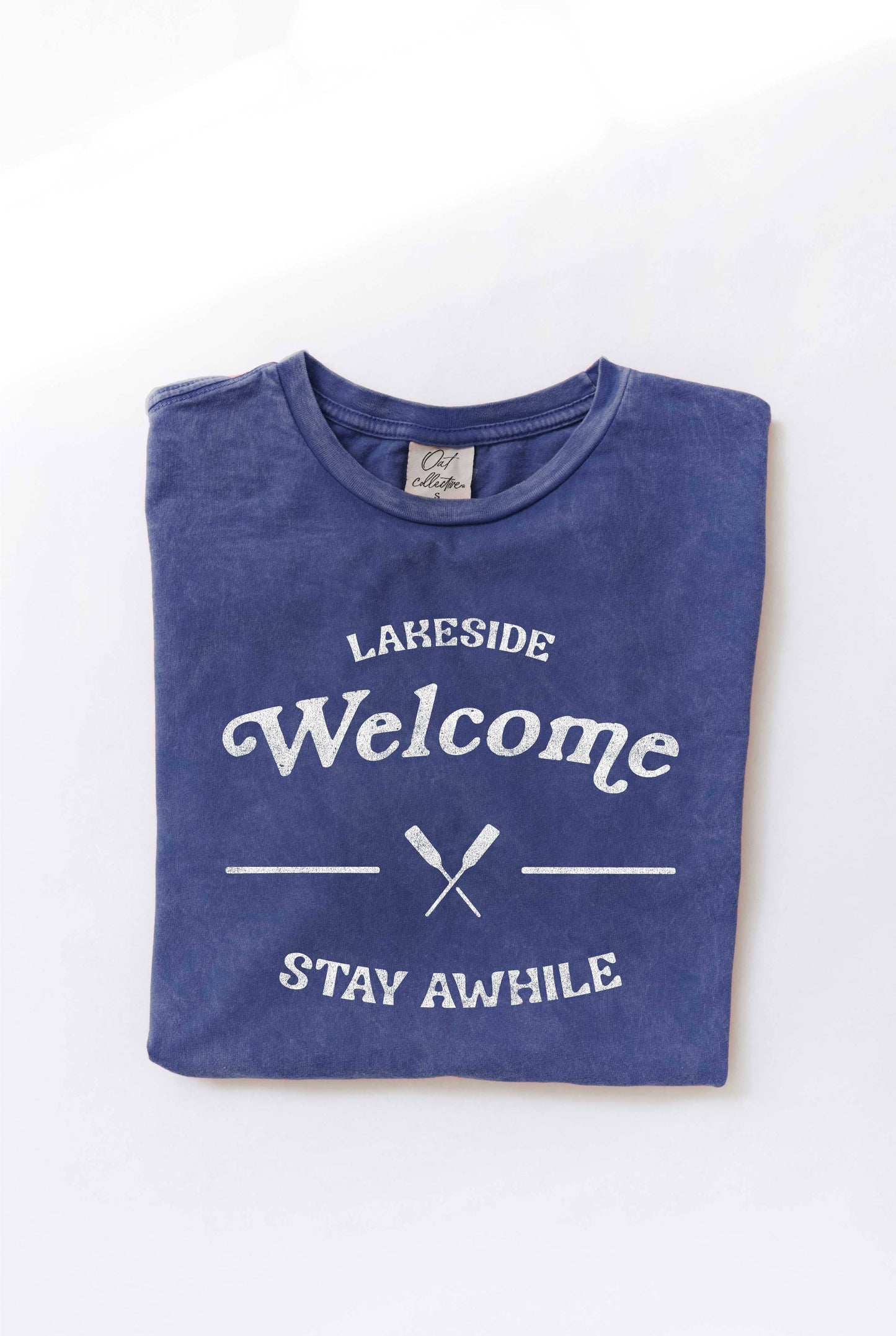 LAKESIDE WELCOME STAY AWHILE Mineral Washed Graphic Top