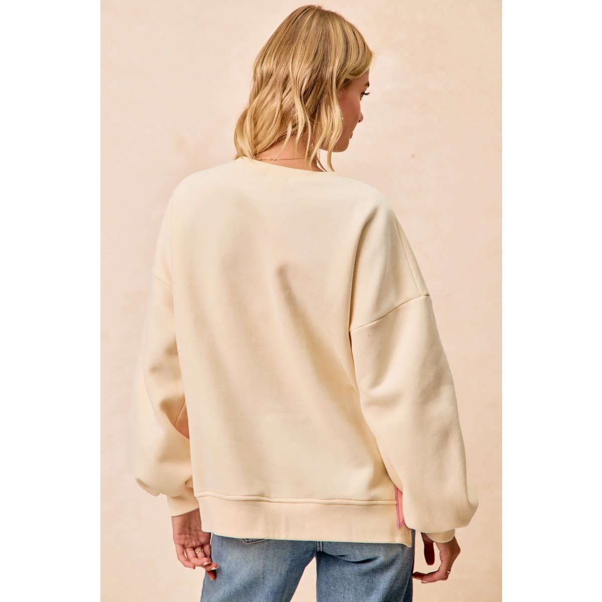 MERRY SIDE BOW PATCHES CHRISTMAS FLEECE SWEATSHIRT: CREAM/RED / XL