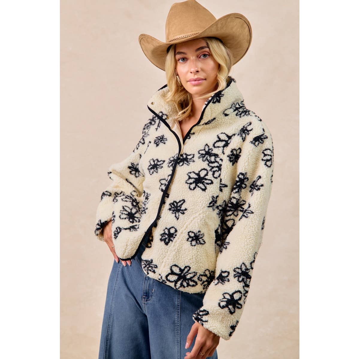 FLORAL PATTERN PIPING DETAIL FLEECE JACKET: IVORY/BLACK / S