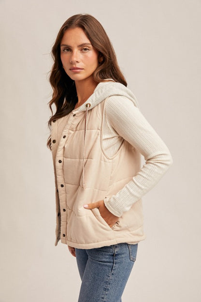 Contrast Trimmed Puffer Vest With Hoodie