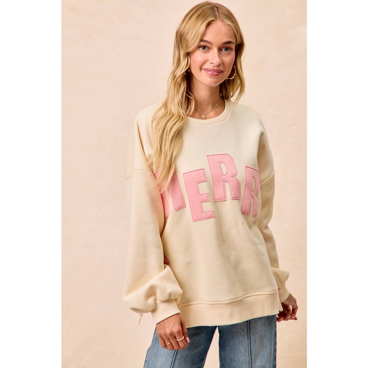 MERRY SIDE BOW PATCHES CHRISTMAS FLEECE SWEATSHIRT: RED/CREAM / M