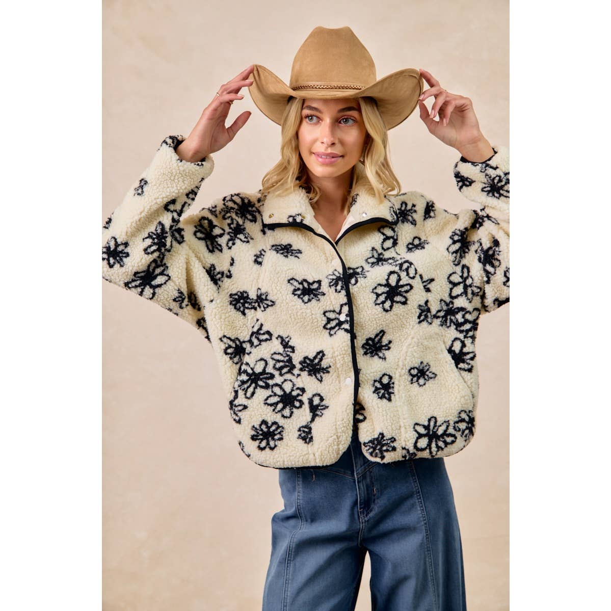 FLORAL PATTERN PIPING DETAIL FLEECE JACKET: IVORY/BLACK / S