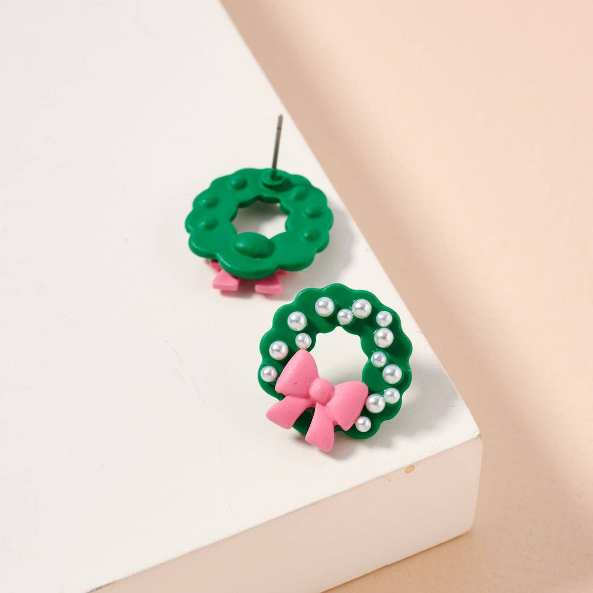 Pearl Christmas Wreath Stud Earrings | Bow Holiday Earrings: Green / One / 4BE32042