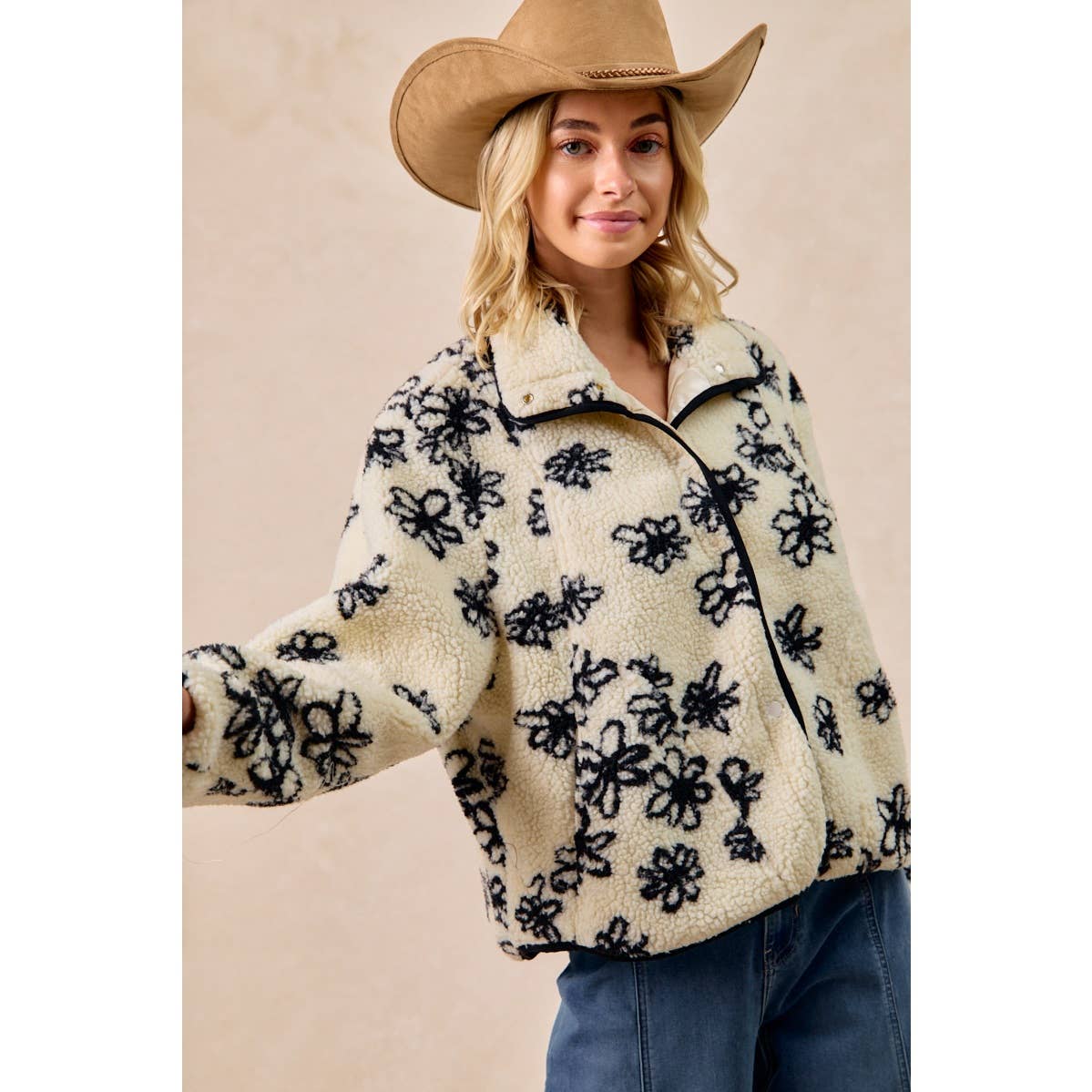 FLORAL PATTERN PIPING DETAIL FLEECE JACKET: IVORY/BLACK / S