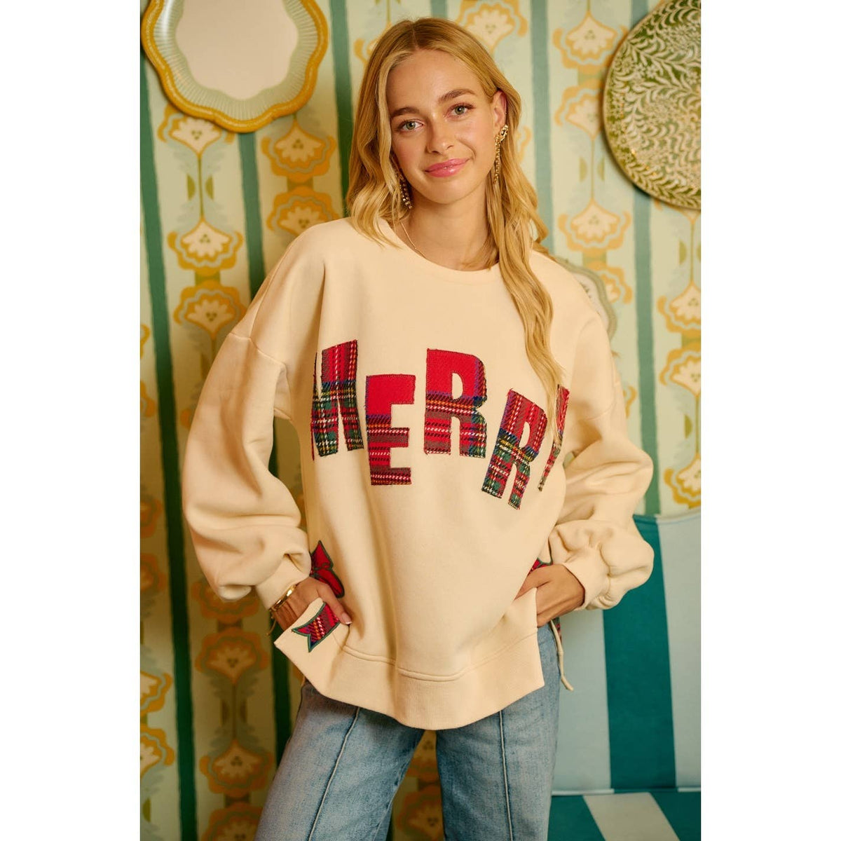 CHRISTMAS PLAID MERRY SIDE BOW PATCHES SWEATSHIRT: CREAM/RED PLAID / XL