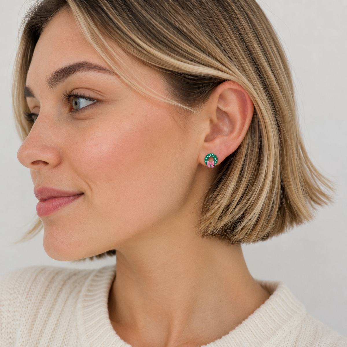 Pearl Christmas Wreath Stud Earrings | Bow Holiday Earrings: Green / One / 4BE32042