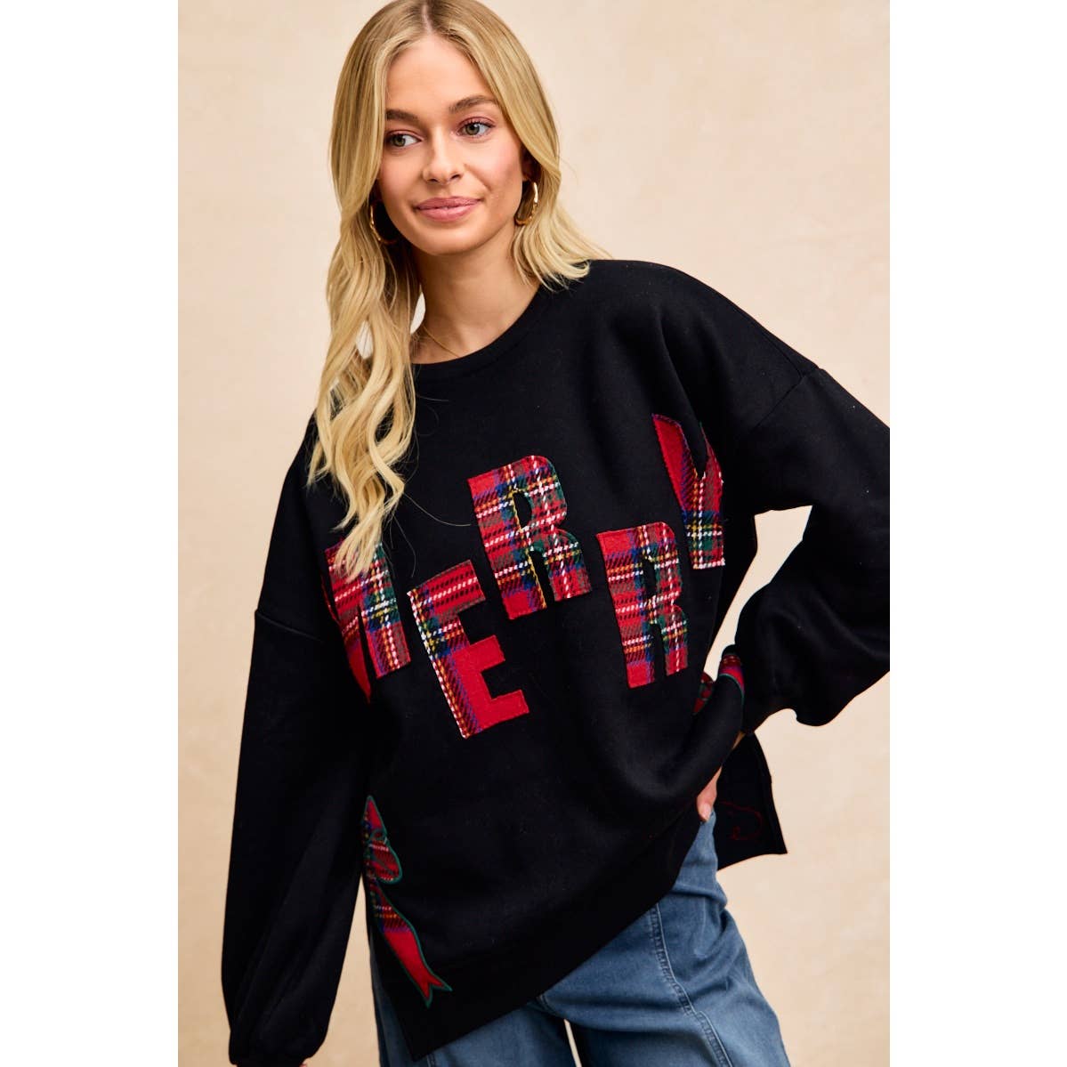 CHRISTMAS PLAID MERRY SIDE BOW PATCHES SWEATSHIRT: CREAM/RED PLAID / M