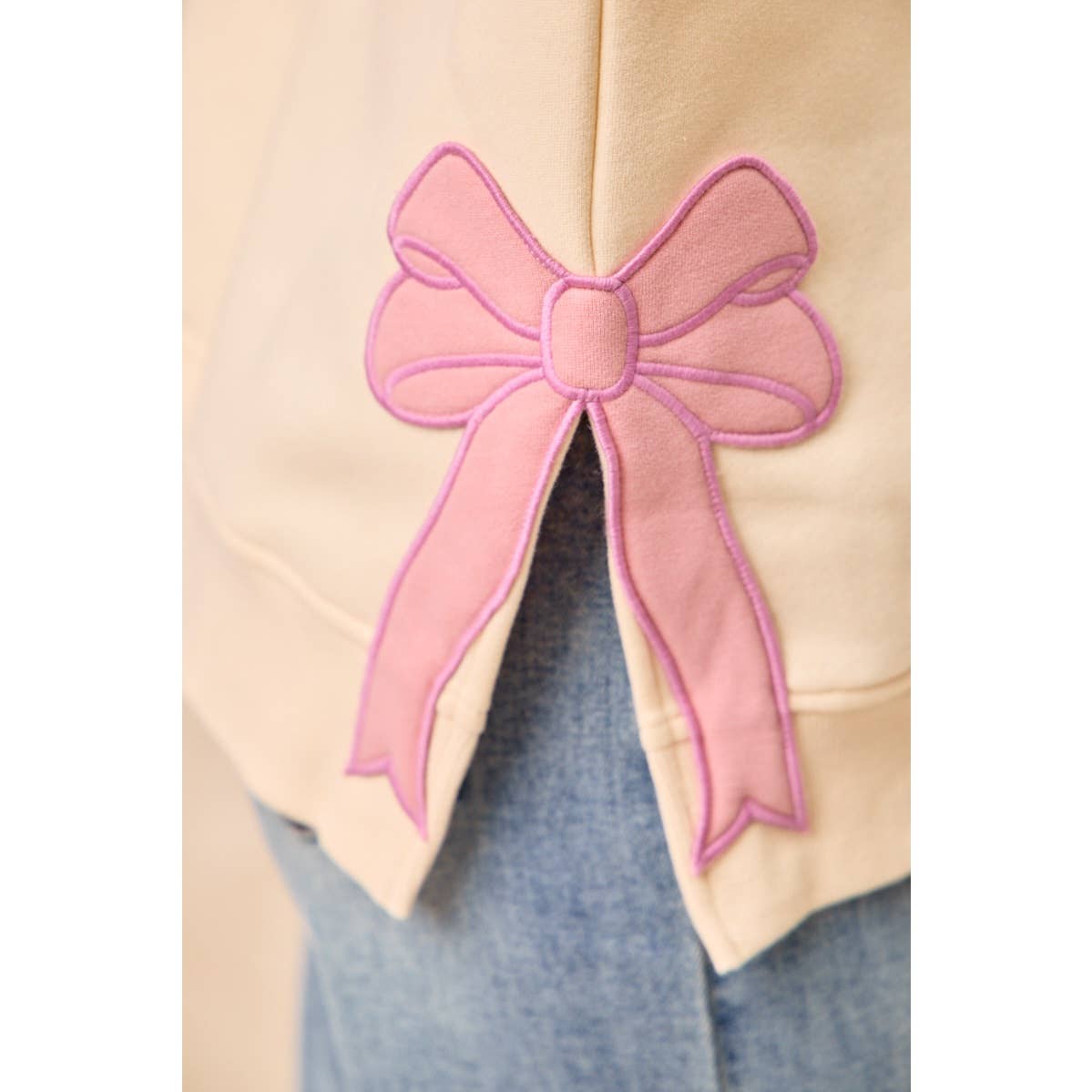 MERRY SIDE BOW PATCHES CHRISTMAS FLEECE SWEATSHIRT: RED/CREAM / L